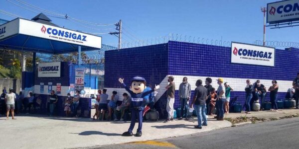 Famílias de Barueri recebem doação de botijões de gás