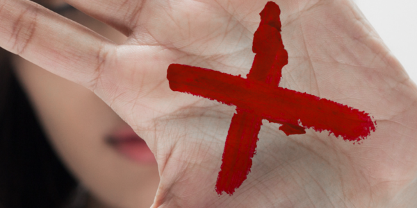 Campanha Sinal Vermelho ajuda vítimas da violência doméstica