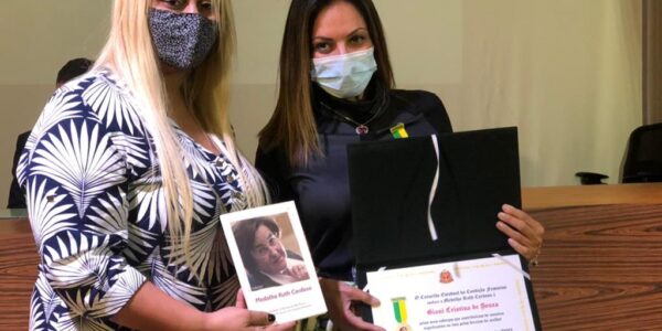 Luta pelos direitos femininos rende medalha para secretária da Mulher de Barueri