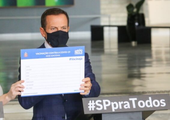 Carteira da 3ª dose foi apresentada em coletiva de imprensa