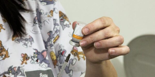 Barueri inicia vacinação contra Covid para 15, 16 e 17 anos
