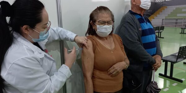 Em Barueri, vacinação contra Covid-19 é realizada sem agendamento prévio