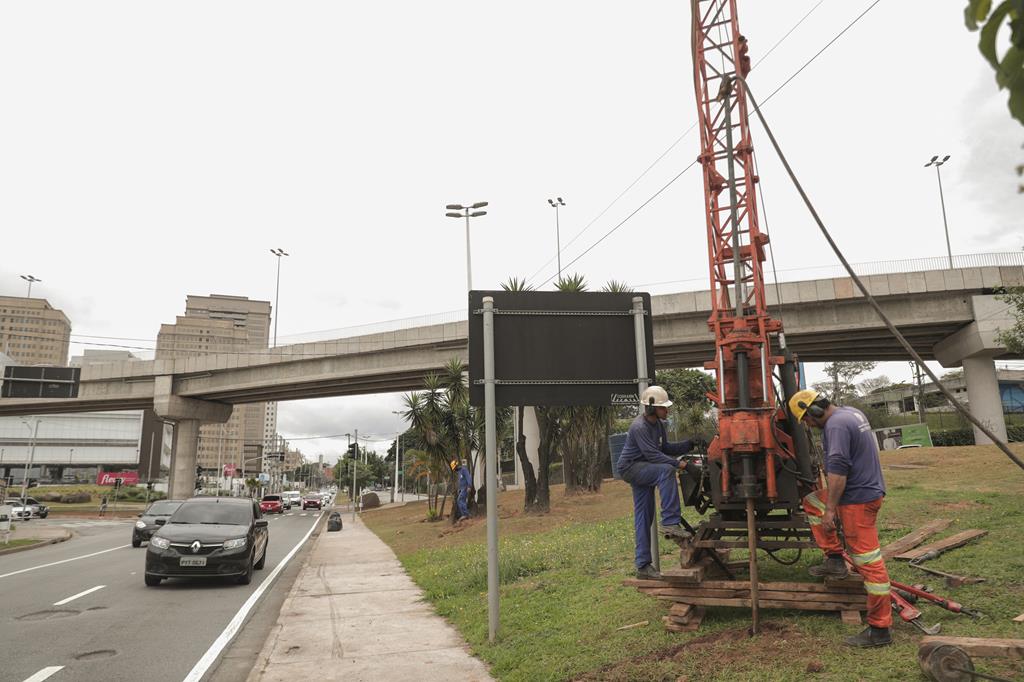 obra contra enchentes em Barueri