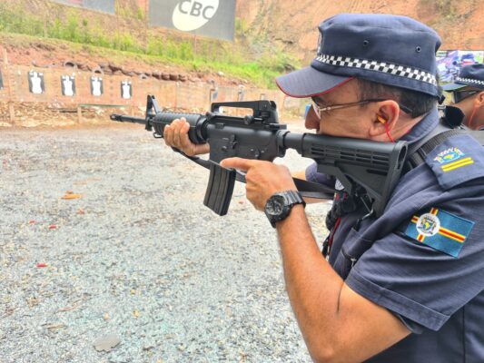 GM de Santana de Parnaíba é treinada para usar fuzis 556