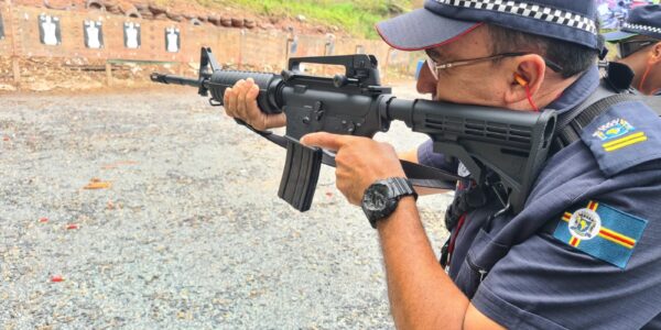 GM de Santana de Parnaíba é treinada para usar fuzis 556