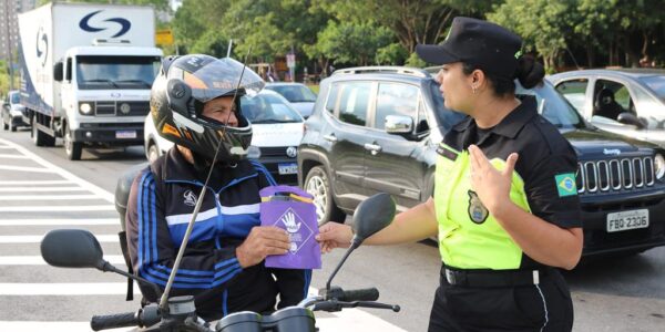 Motociclistas passam por ação educativa pela Secretaria de Mobilidade Urbana de Barueri