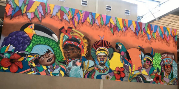 Alpha Square Mall traz exposição em comemoração ao Dia do Índio com obras de artista descendente da aldeia Pataxó