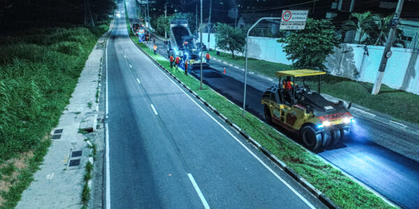 Trabalhos de recapeamento avançam na Av. Yojiro Takaoka, em Alphaville