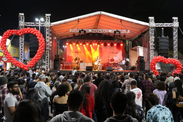 Boulevard dos Namorados, em Barueri, terá shows de Zeca Baleiro e Claudio Zoli