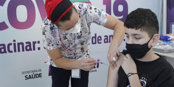 Barueri recebe vacinas para segunda dose em crianças que tomaram Coronavac