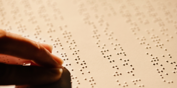 Cartórios paulistas deverão disponibilizar certidões de óbito, nascimento e casamento em braille