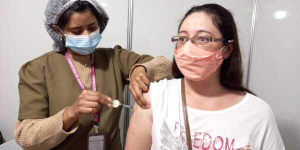 Barueri amplia vacinação bivalente contra Covid-19 para pessoas com mais de 18 anos