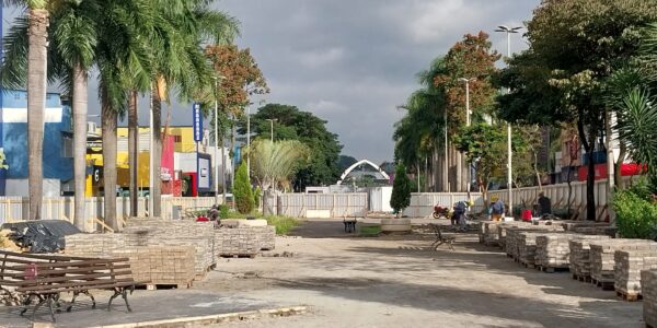 Boulevard Central de Barueri passa por obras de melhorias