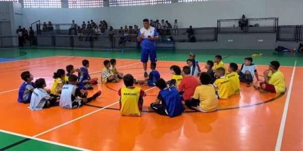 Prefeitura de Barueri trabalha temas educativos para combater o excesso de celular e videogames