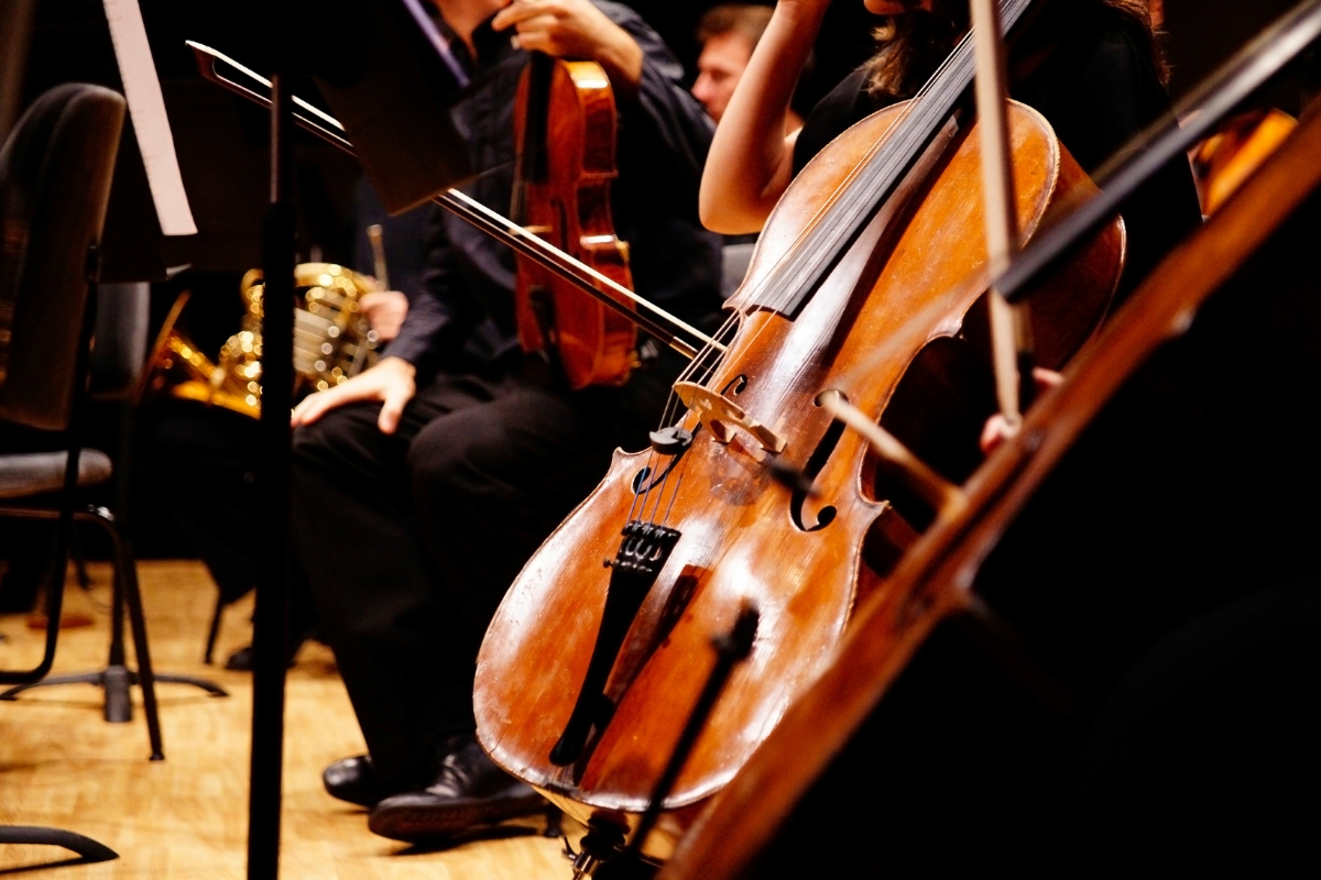 quinteto de cordas e convidados no teatro da praça das artes em Barueri Alphaville