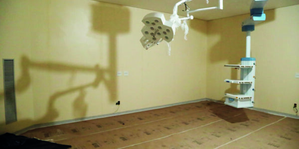 Obras do novo hospital de Santana de Parnaíba avançam e centros cirúrgicos começam a receber equipamentos
