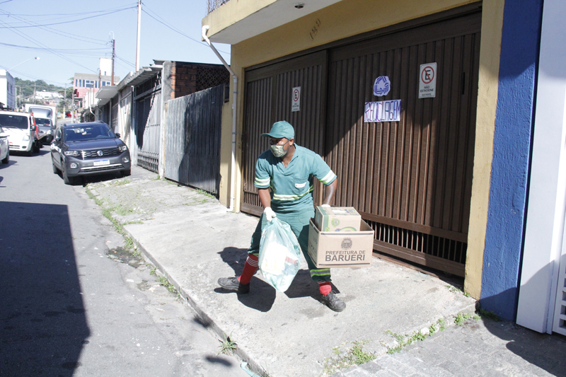 Campanha informativa incentiva coleta seletiva em Barueri