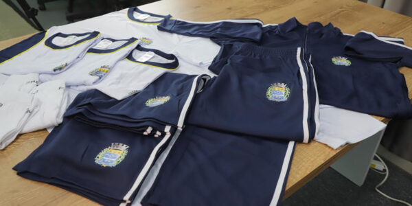 Barueri distribuirá 70 mil uniformes e kits escolares