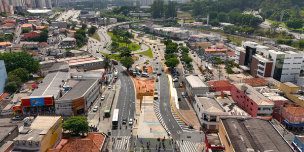 Novo trecho viário com canalização é inaugurado no Centro de Barueri