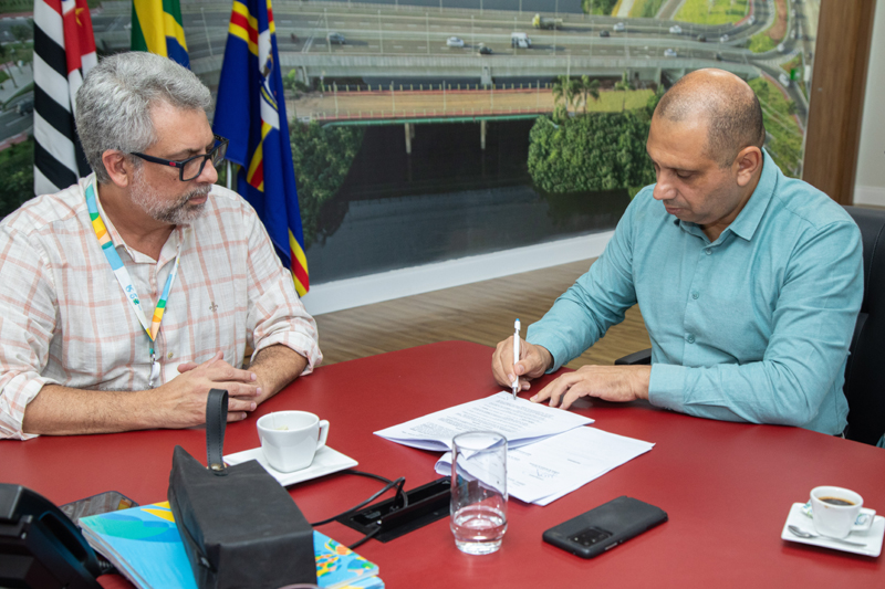 Santana de Parnaíba assina convênio com Sabesp para uso racional da água