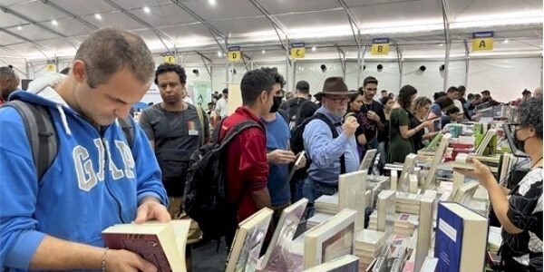 Feira do Livro da Unesp terá mais de 160 editoras e desconto mínimo de 50%