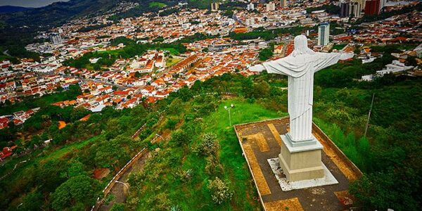 Guia turístico traz 66 estátuas de Cristo nos municípios paulistas