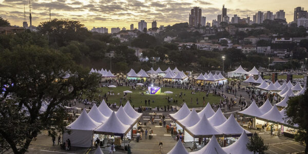 A Feira do Livro acontece até 7 de julho, na Praça Charles Miller