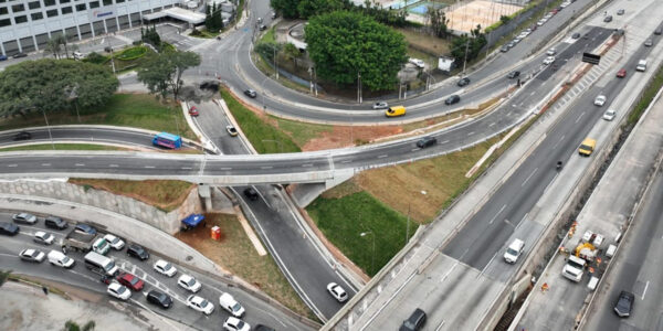 Trevo de Alphaville ganha novo acesso à Al. Rio Negro